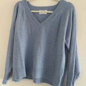Old Navy Women's Blue V-Neck Sweater